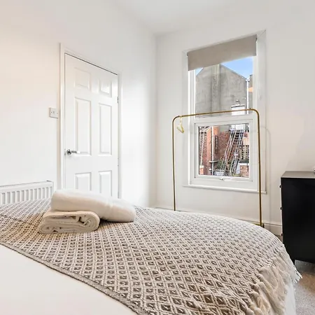 Bank House - Prime Location - Free Location, Fast Wifi And Smart Tv By Yoko Property *